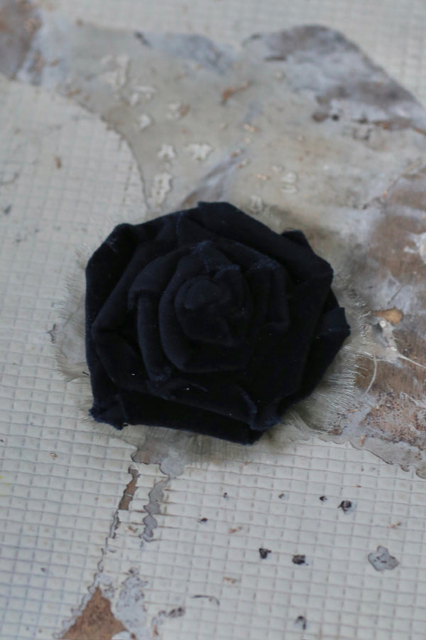 ARCHIVIO J.M.Ribot flower brooch series PAJMR3 black F01/DHBZ-HEI